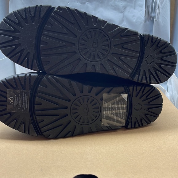 BNIB UGG Classic Weather Hiker Hi Boots BLACK 9 - Picture 7 of 11